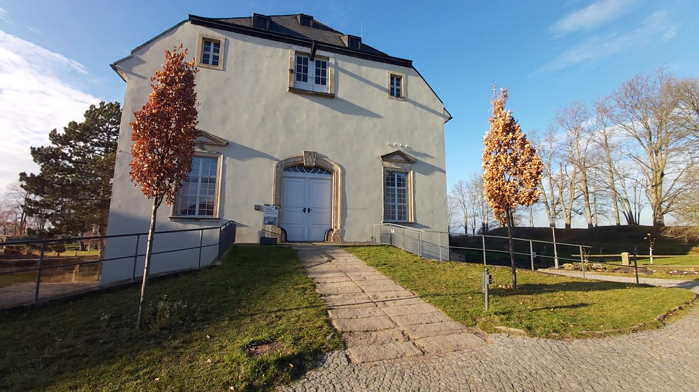 In einigen Gebäuden der Festung sind auch Ausstellungen zu bewundern. © MeiDresden.de