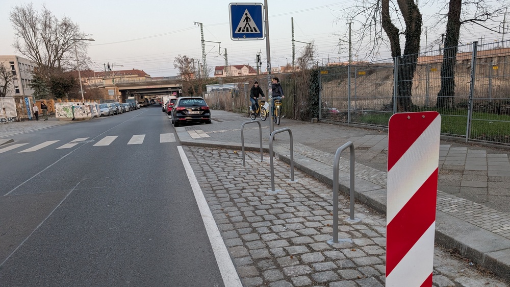 Radabstellbügel an der Ecke Lößnitzstraße/Marta-Fraenkel-Straße, © Landeshauptstadt Dresden