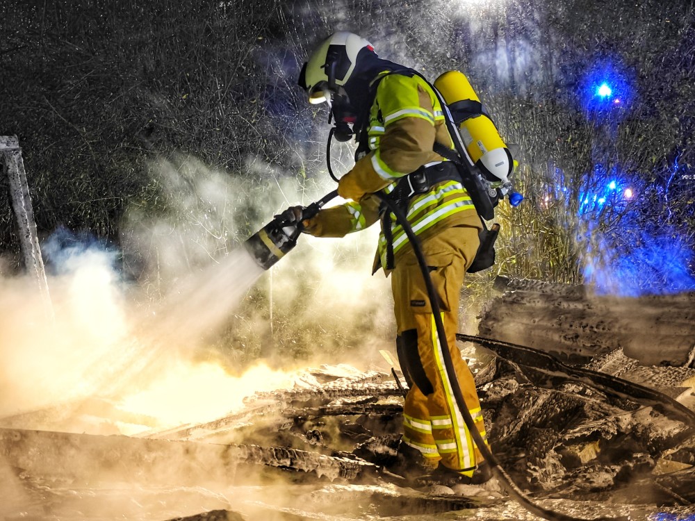 Brand Gartenlaube   Foto: FW Dresden