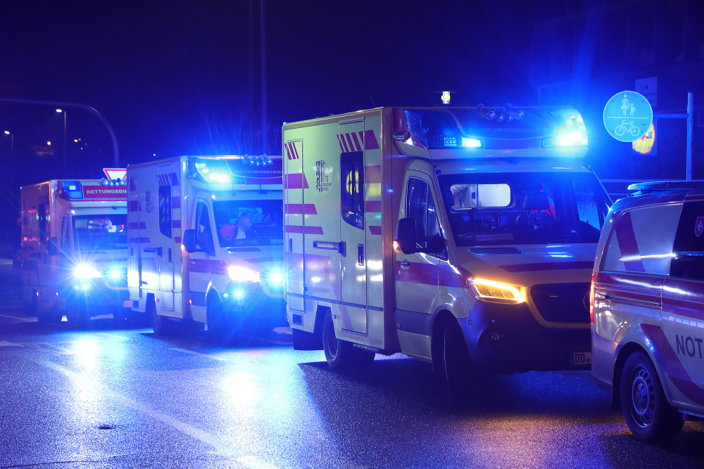 © Roland Halkasch Erneut waren zahlreiche Einsatzfahrzeuge im Einsatz, um die große Zahl von Patientinnen und Patienten zu versorgen.