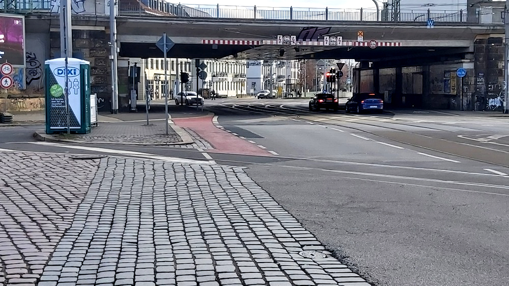 Bau der vorläufigen Trinkwasserleitung geht auf Leipziger Straße weiter. Foto: MeiDresden.de