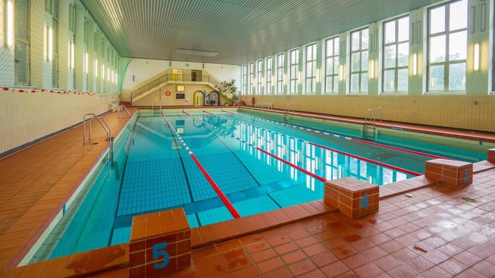 Schwimmhalle Klotzsche: Zweites Gutachten bestätigt Mängel . Foto: Dresdner Bäder GmbH