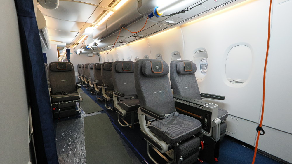 Lufthansa A380 "Mike Hotel"  in der Halle 285 der Elbe Flugzeugwerke Dresden zum C-Check und den Umrüstungen in der Business Class  Foto: © Ralf Hasenpflug