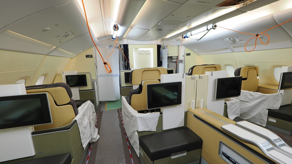 Lufthansa A380 "Mike Hotel"  in der Halle 285 der Elbe Flugzeugwerke Dresden zum C-Check und den Umrüstungen in der Business Class  Foto: © Ralf Hasenpflug