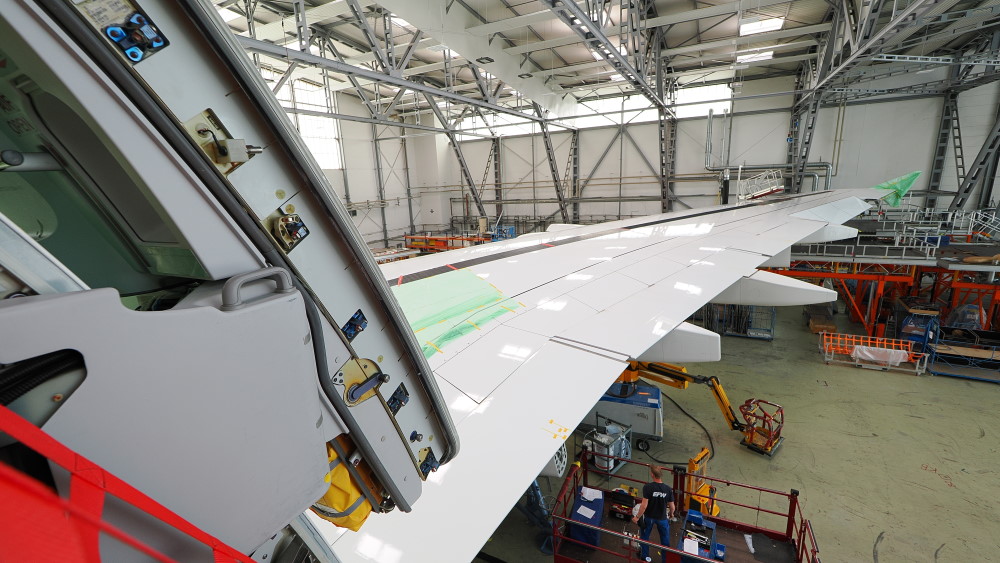 Lufthansa A380 "Mike Hotel"  in der Halle 285 der Elbe Flugzeugwerke Dresden zum C-Check und den Umrüstungen in der Business Class  Foto: © Ralf Hasenpflug