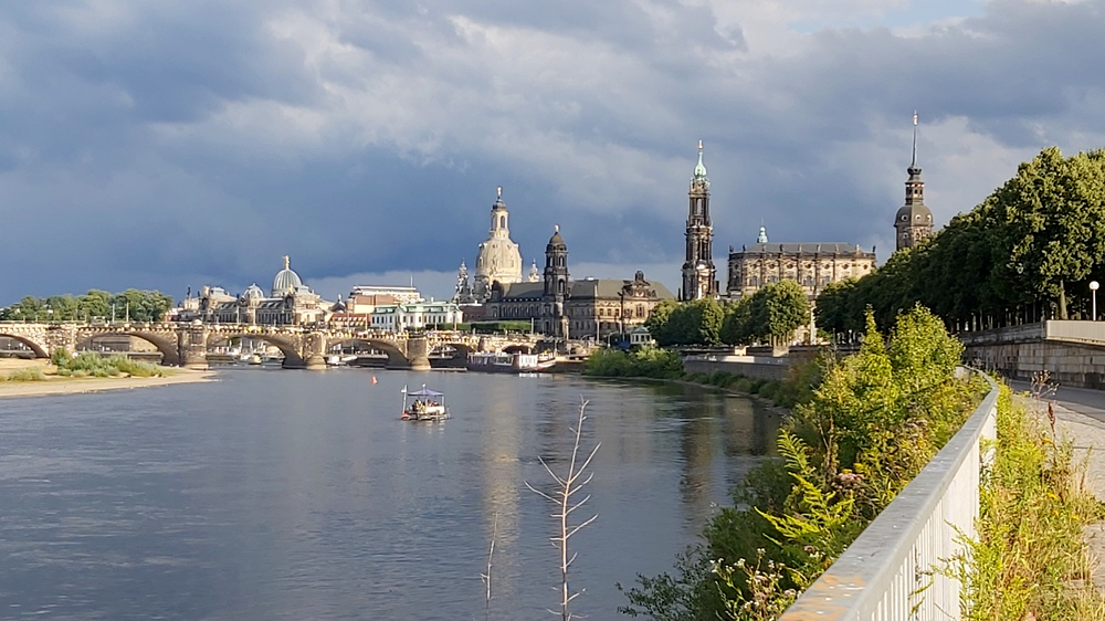 Hochsommer und Hitze sucht man in den nächsten Tagen vergebens. Bei Werten umd die 20 Grad wird es eher feucht und ungemütlich. Foto: MeiDresden.de