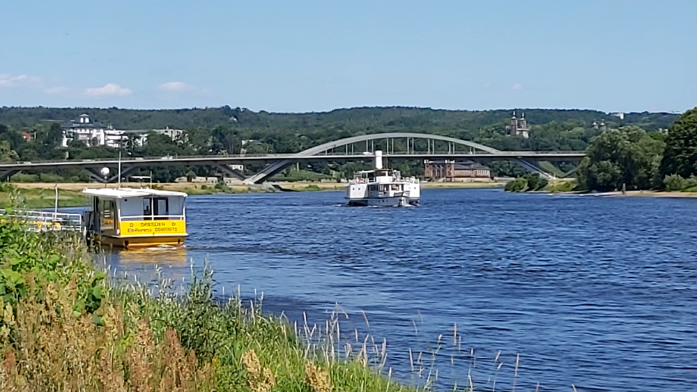 Bei sonnigem Wetter und heißen Temperaturen empfiehlt sich eine Schfffahrt auf der Elbe. Foto: MeiDresden.de